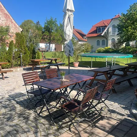 Πανσιόν Landgasthof - Zum Stern Linden (Neustadt (Aisch))